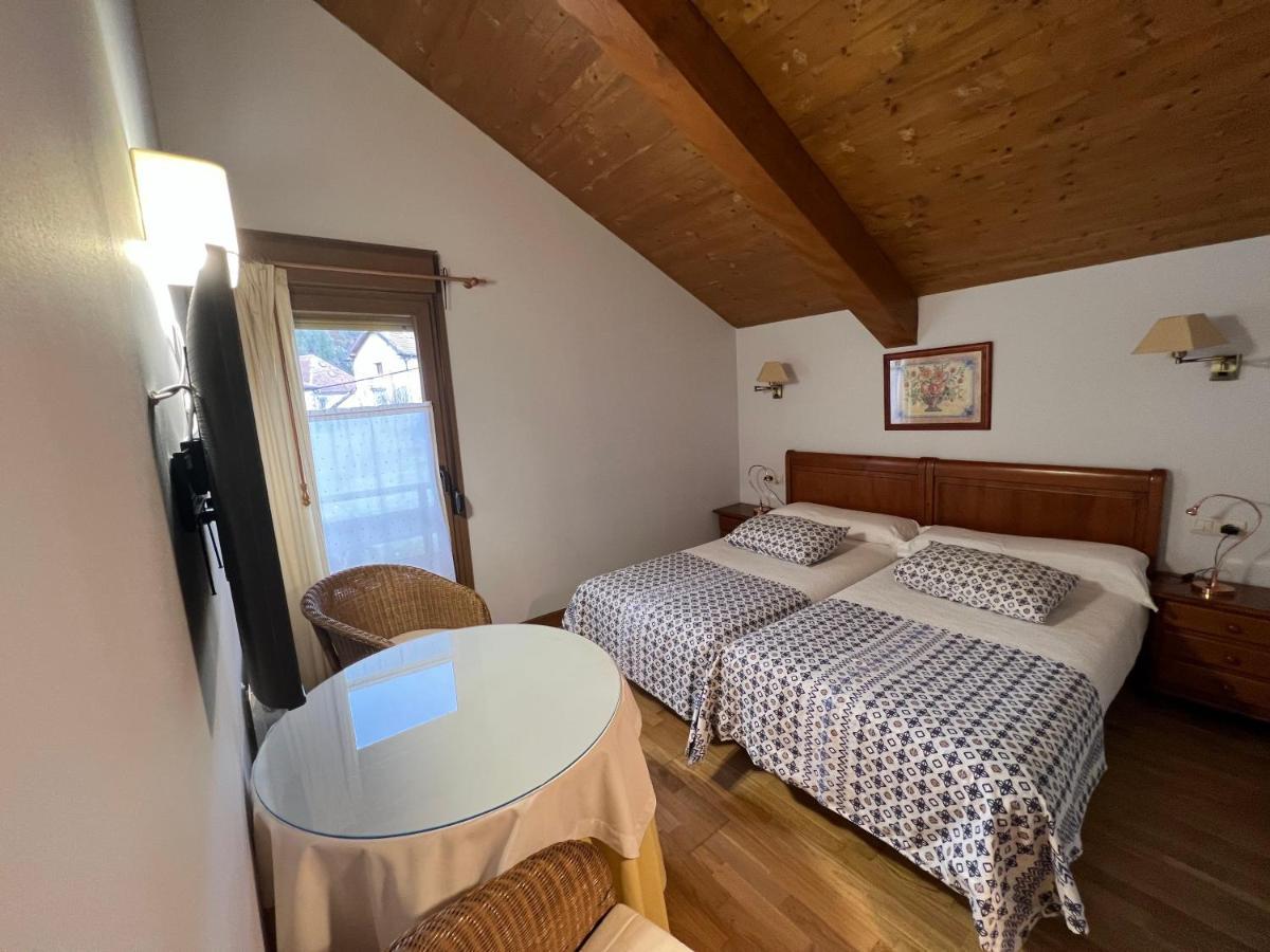 Hostal Rural Salazar Oronz Exterior foto